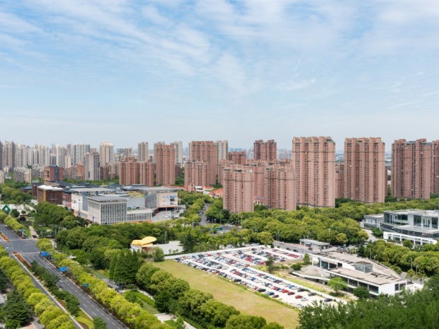七部门部署城镇老旧小区改造,老小区改造完房价会涨吗?